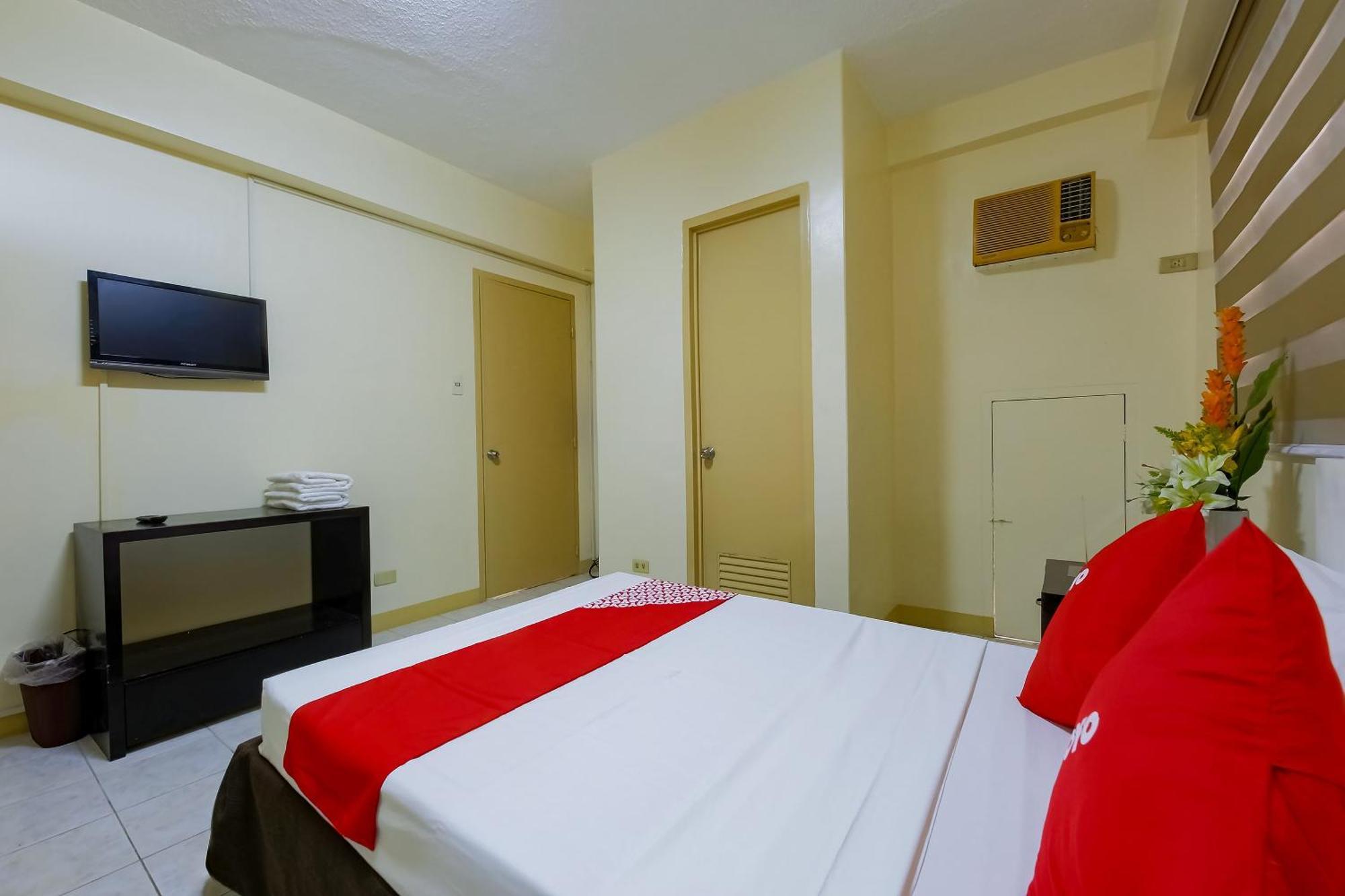 Oyo 840 Orangenest Apartelle Манила Экстерьер фото