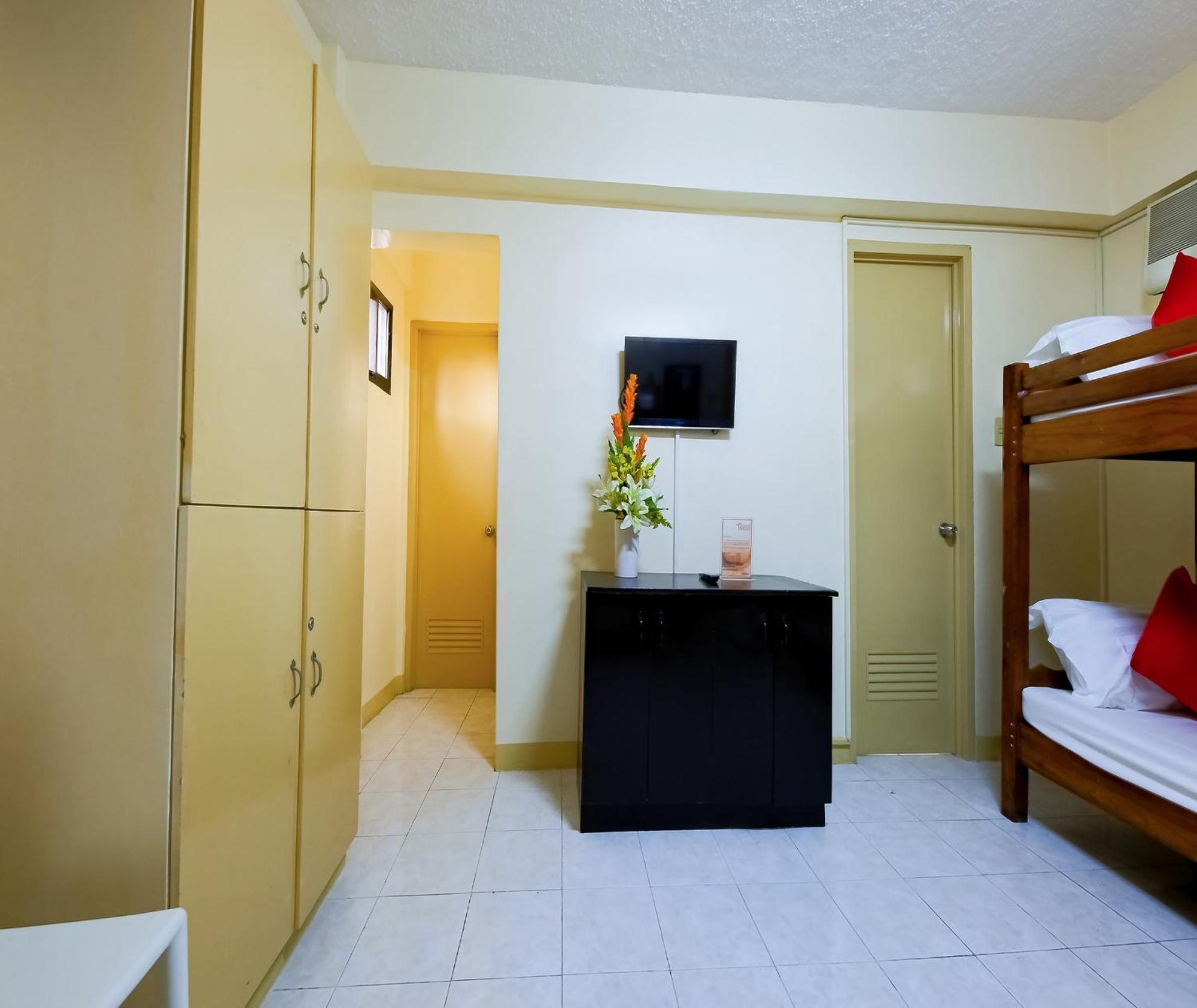 Oyo 840 Orangenest Apartelle Манила Экстерьер фото